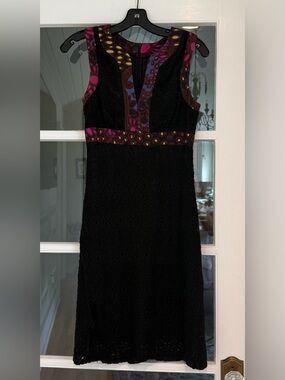 Trina Turk Black Lace Sheath Dress Floral Panel V-Neck Sleeveless Sz 2